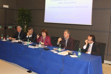 tavolo con relatori 3