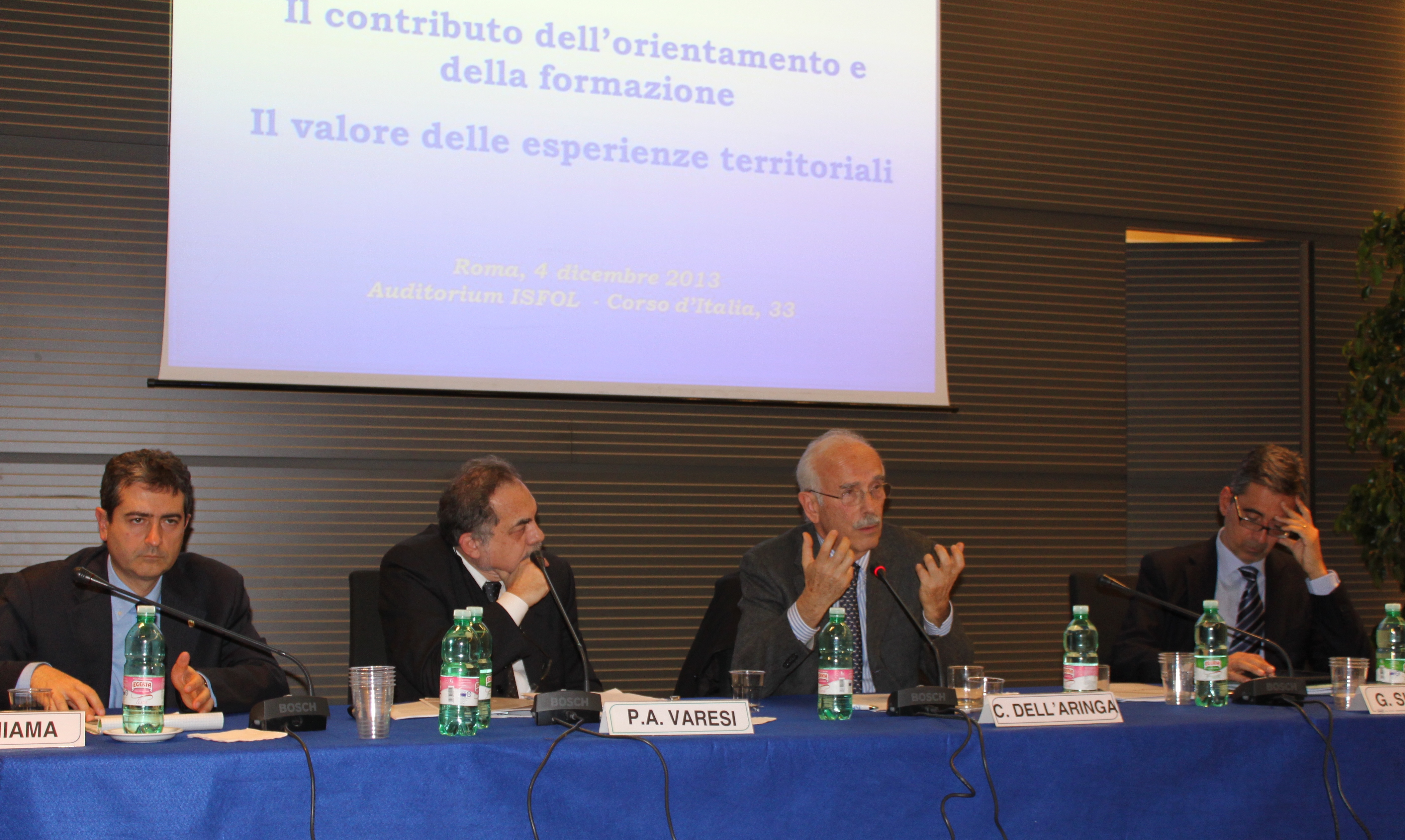 tavolo con relatori tavola rotonda