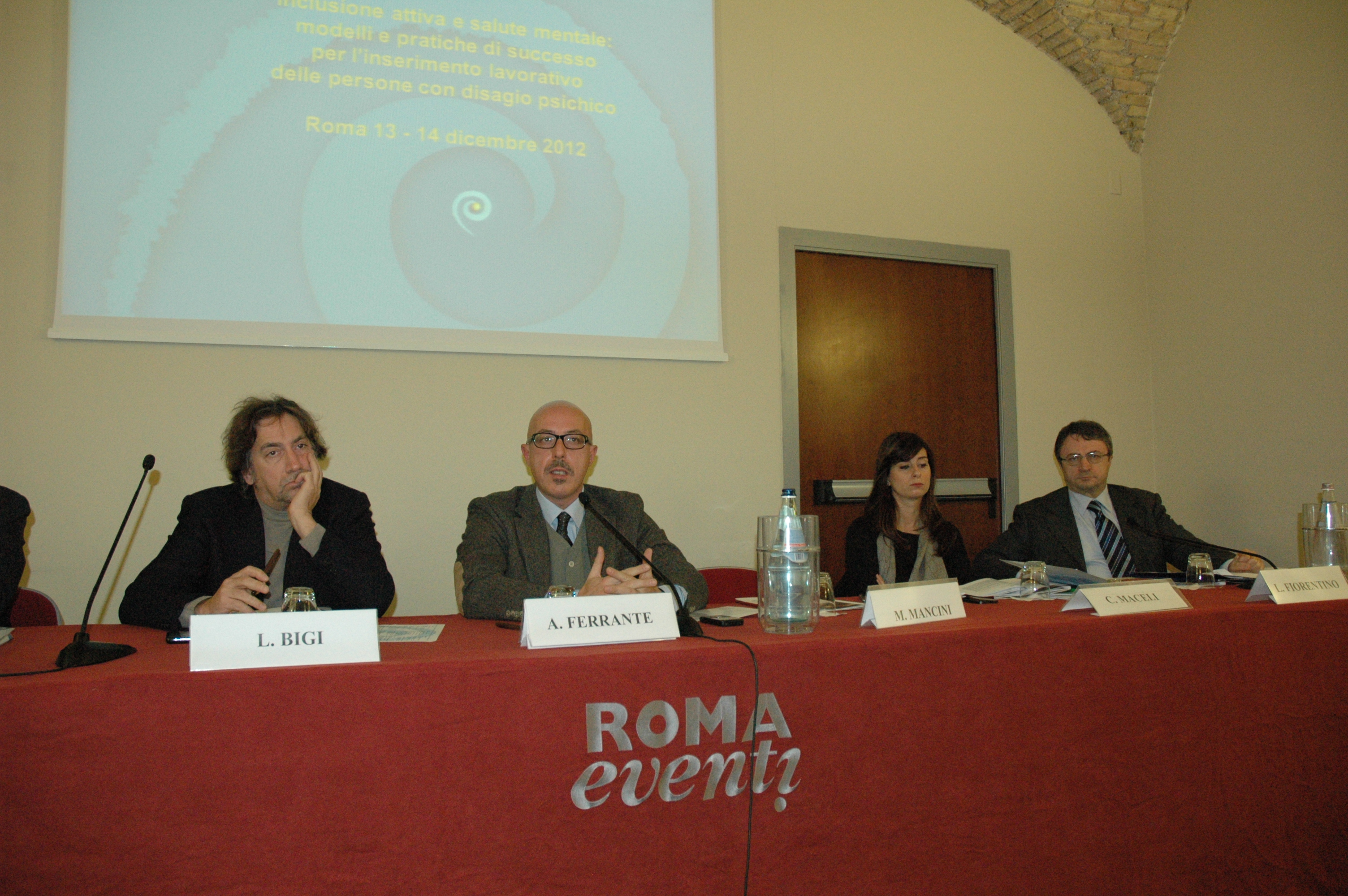 Tavolo di presidenza 2