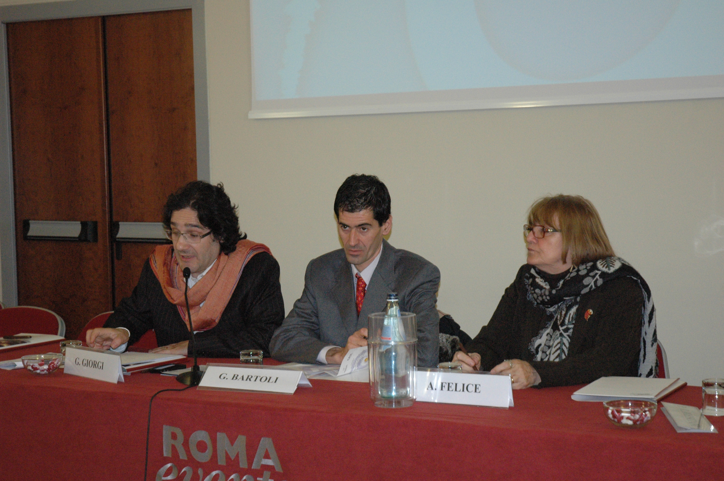 Tavolo di presidenza 3